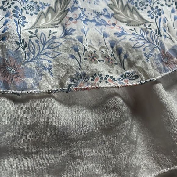 Via Signora silk so lightweight and comfy delicate colors floral print lined - Picture 2 of 5